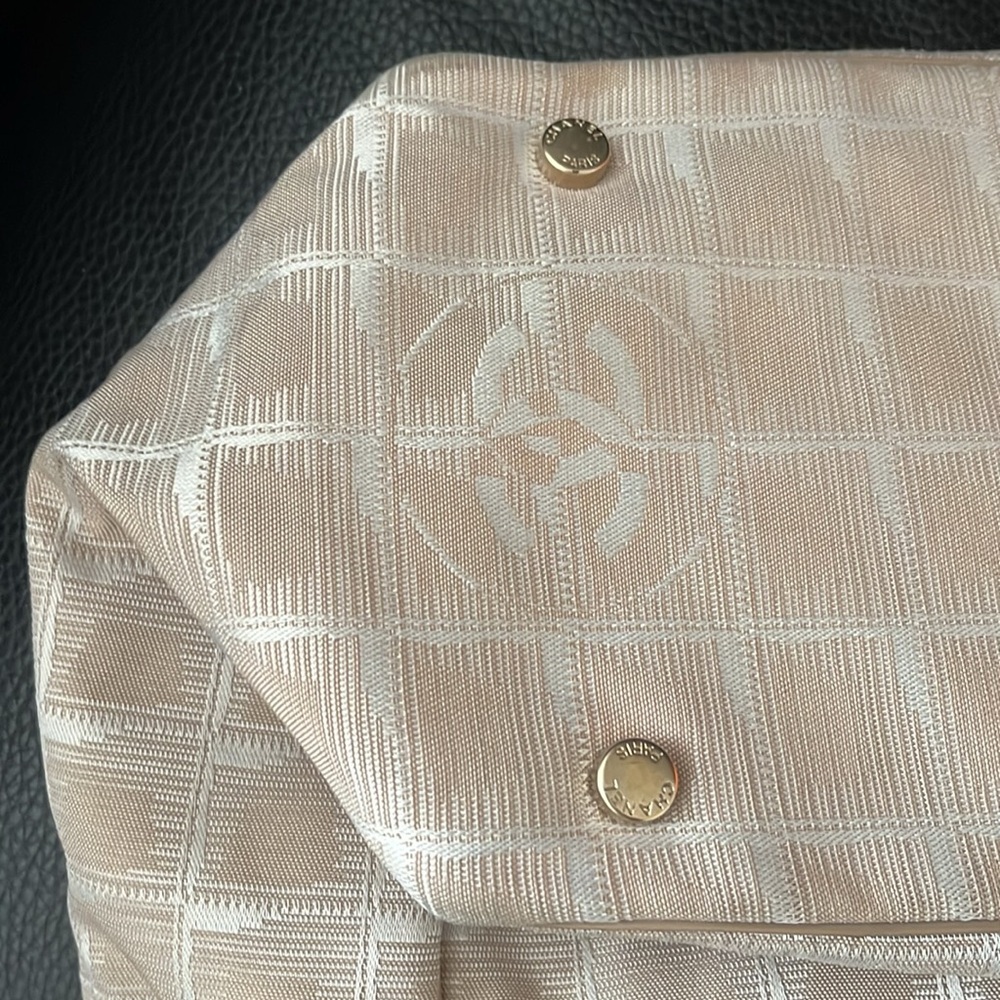 CHANEL Tote Bag New Travel
Line Beige Nylon - Picture 5 of 9